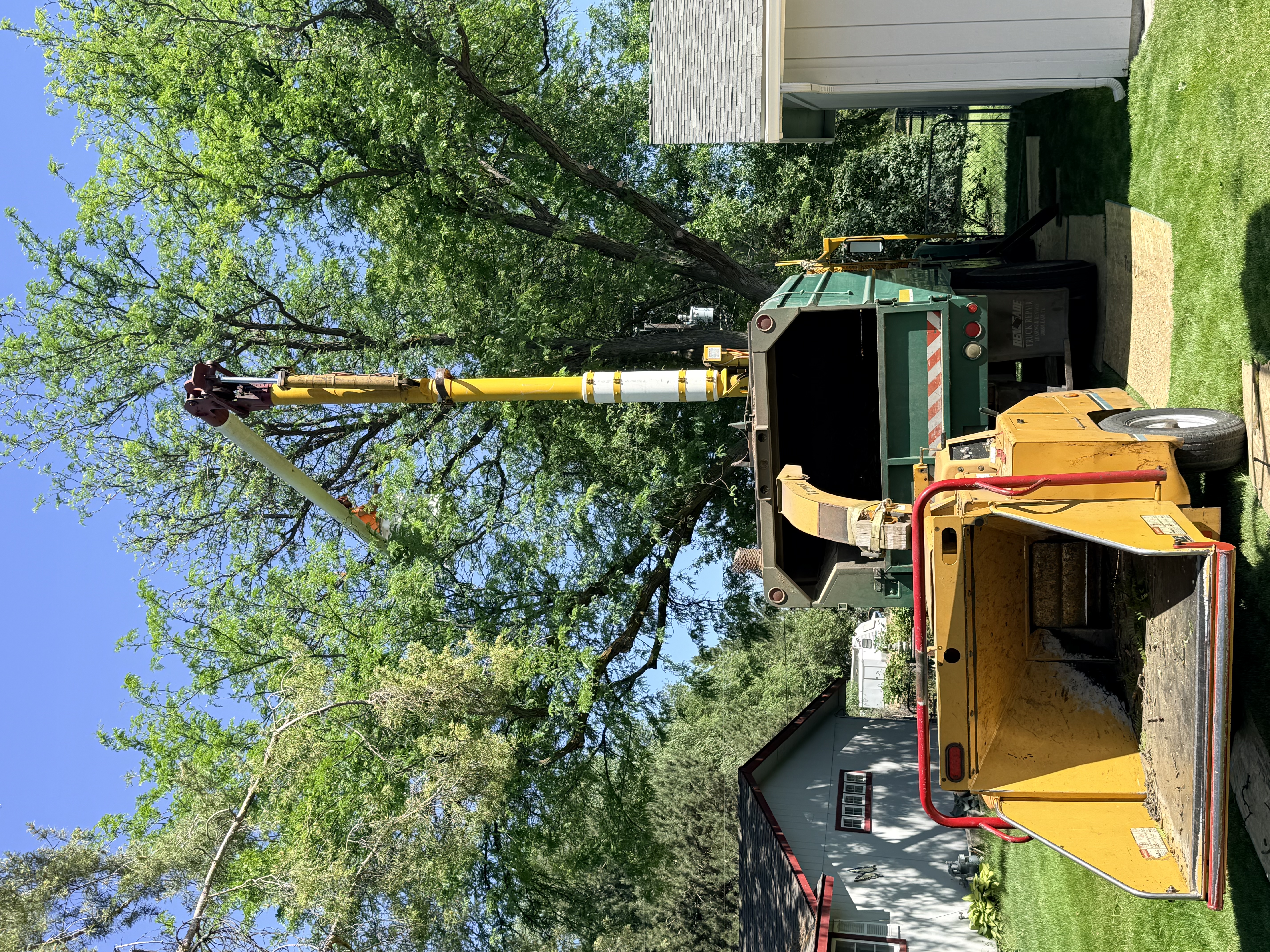 Chipper truck